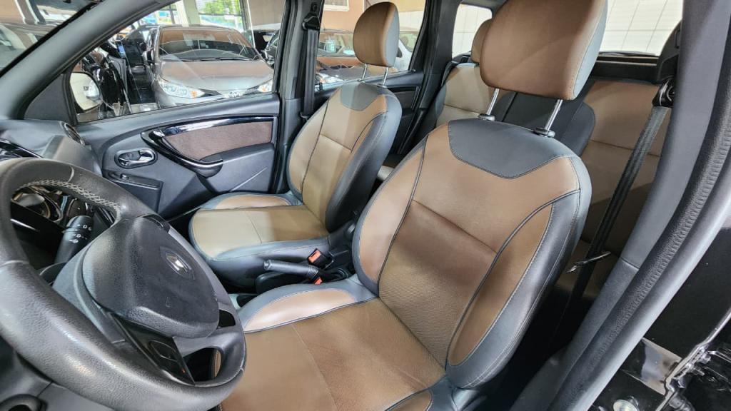 RENAULT Duster - Foto