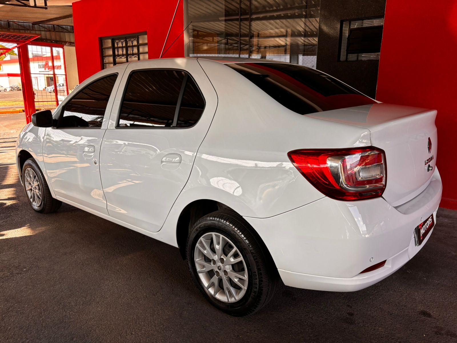 RENAULT Logan - Foto