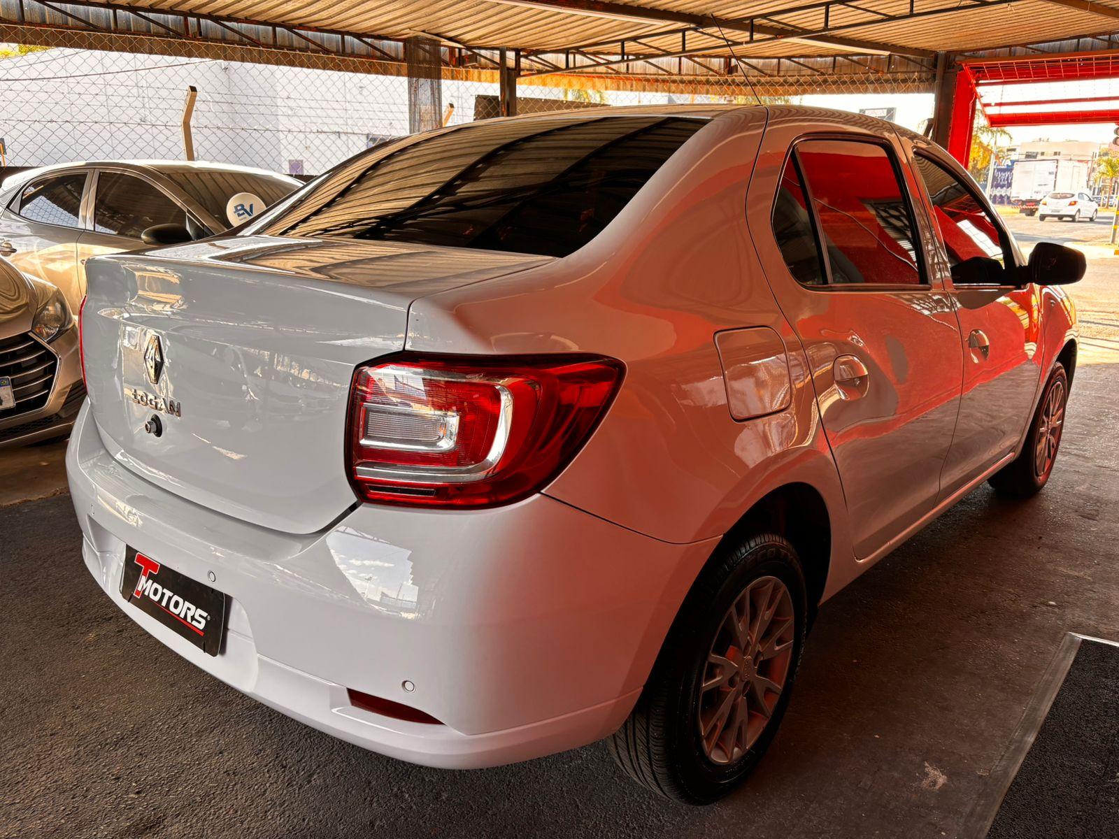 RENAULT Logan - Foto