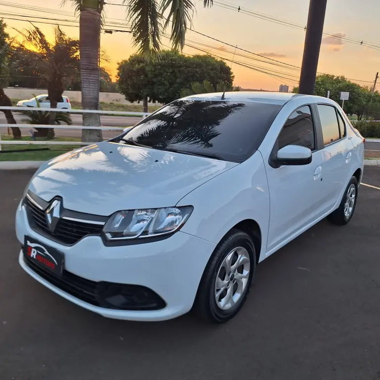 RENAULT Logan