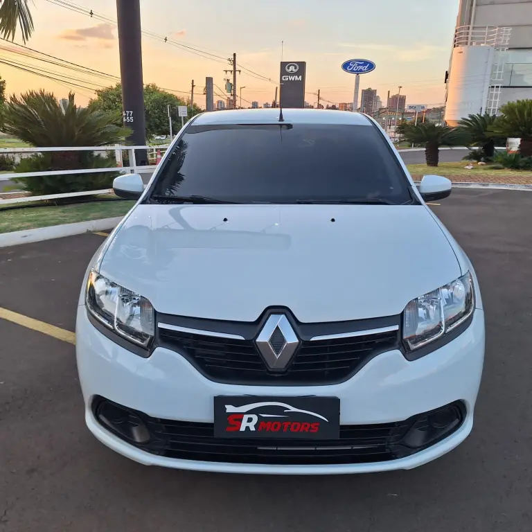 RENAULT Logan - Foto