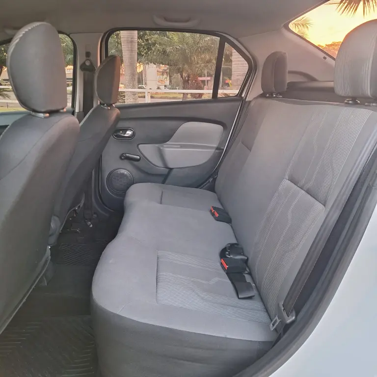 RENAULT Logan - Foto