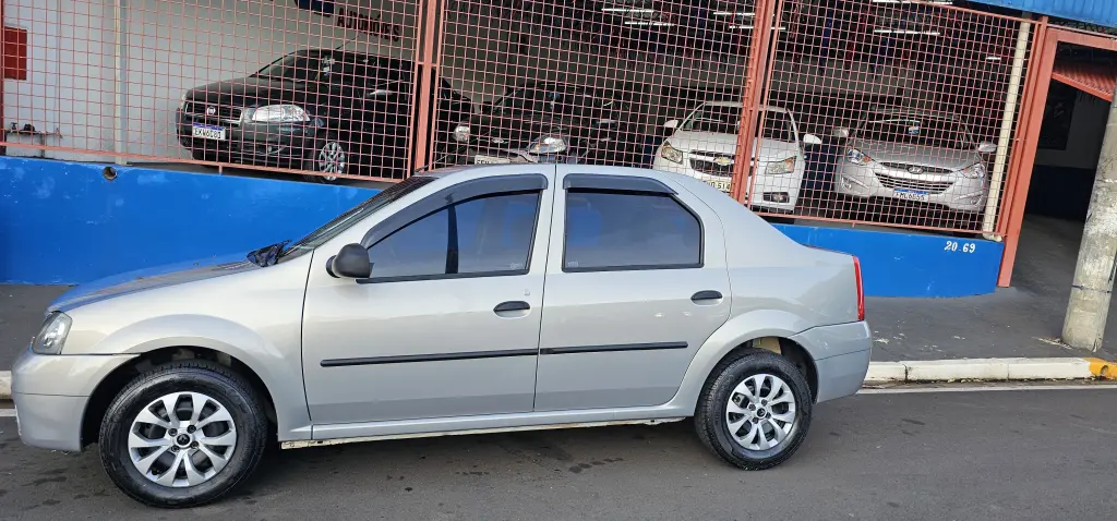 RENAULT Logan - Foto