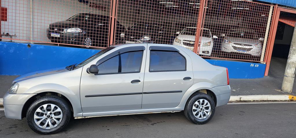 RENAULT Logan - Foto