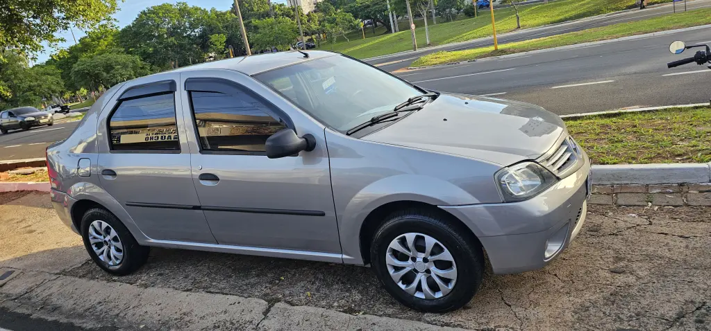 RENAULT Logan - Foto