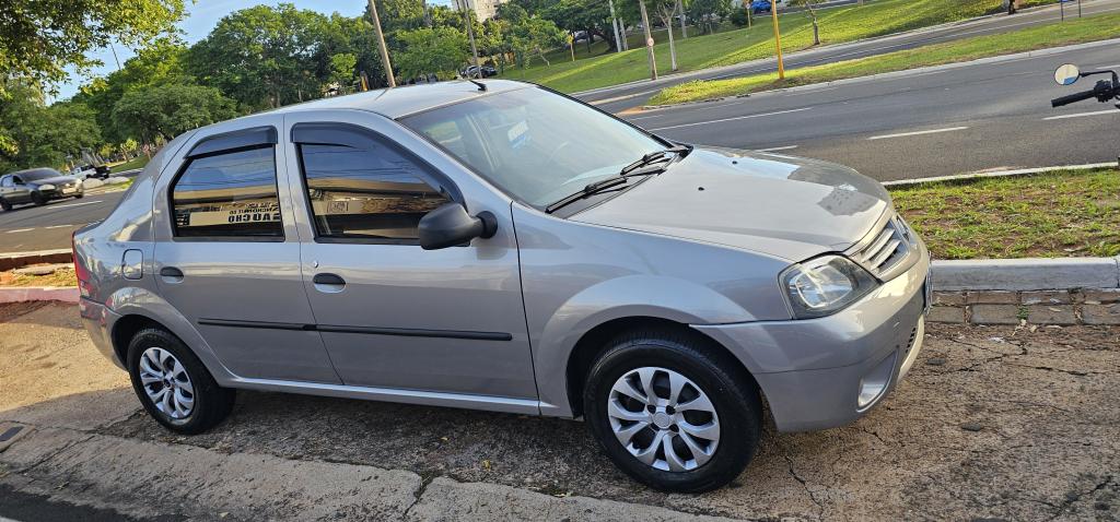 RENAULT Logan - Foto