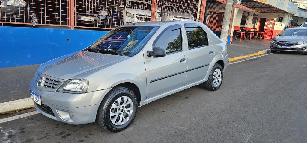 RENAULT Logan - Foto