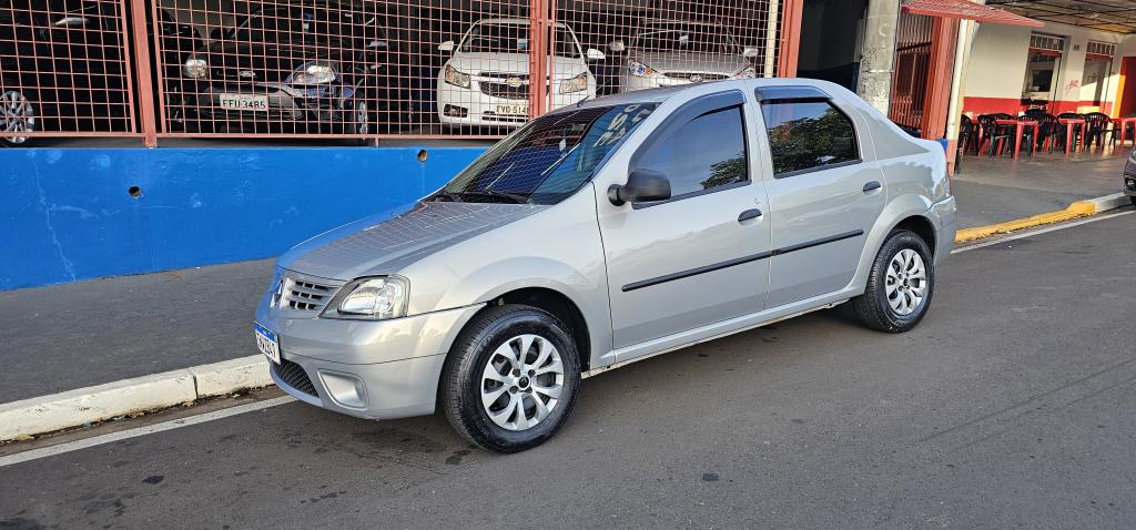 RENAULT Logan - Foto