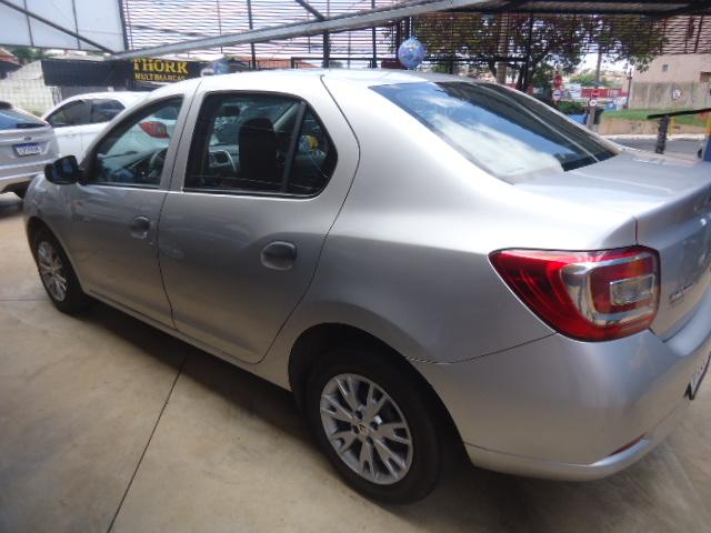 RENAULT Logan - Foto