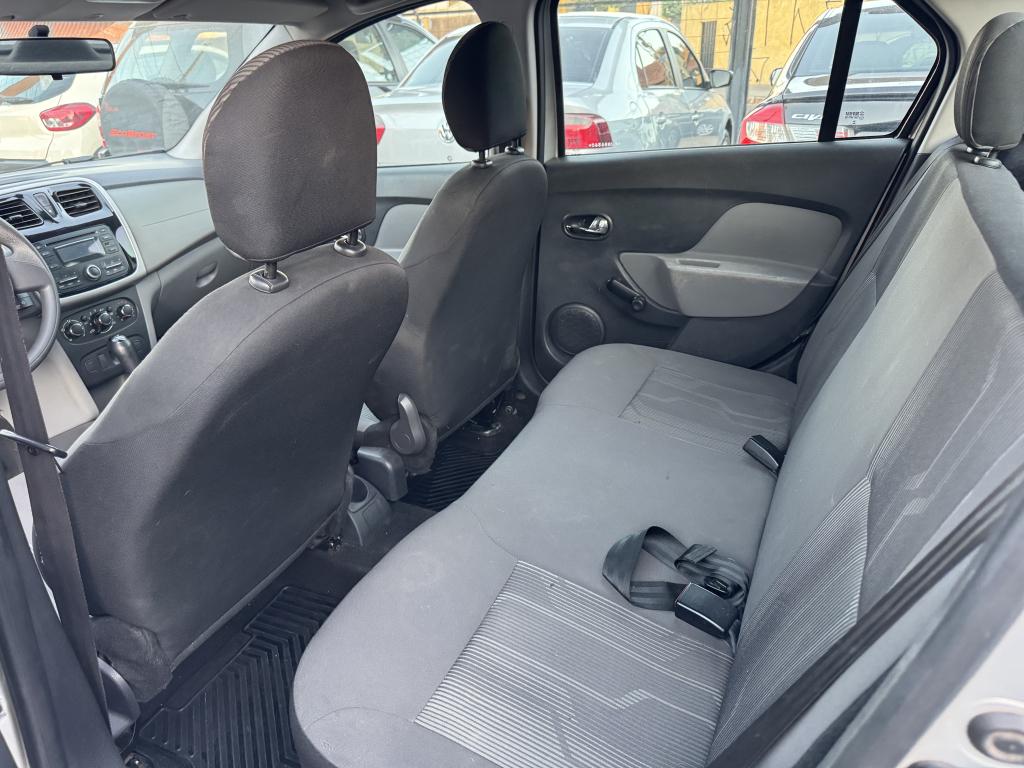 RENAULT Logan - Foto