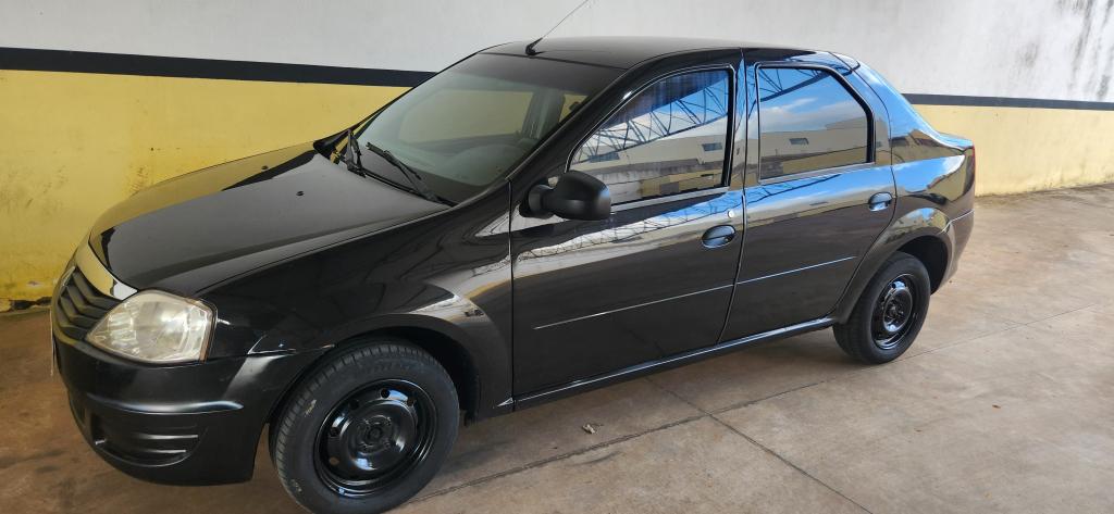 RENAULT Logan - Foto