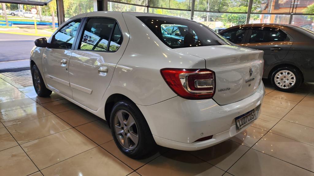 RENAULT Logan - Foto