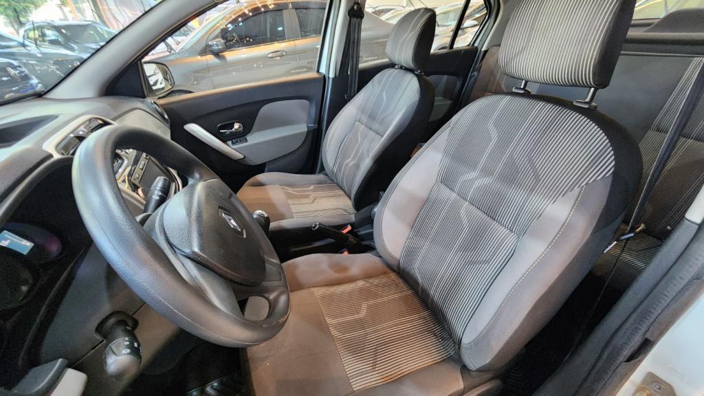 RENAULT Logan - Foto