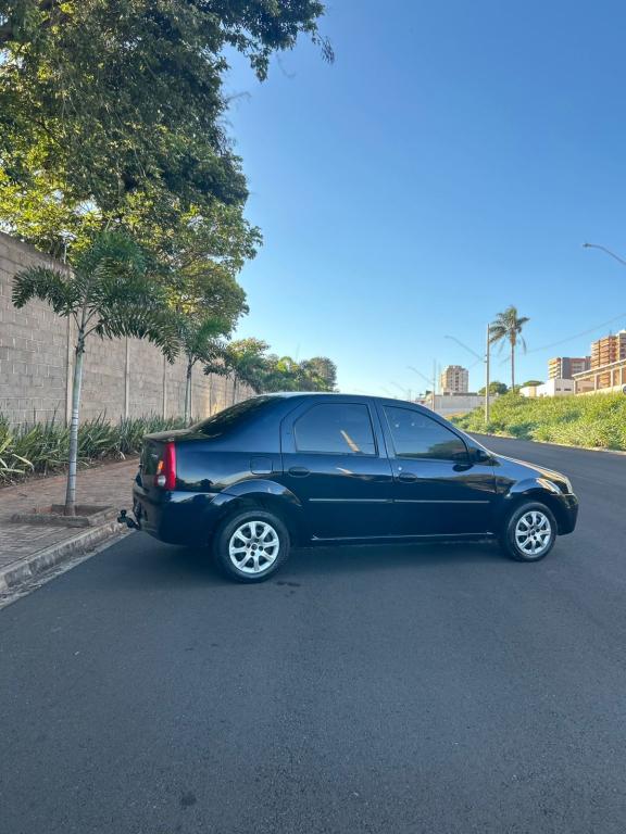 RENAULT Logan - Foto