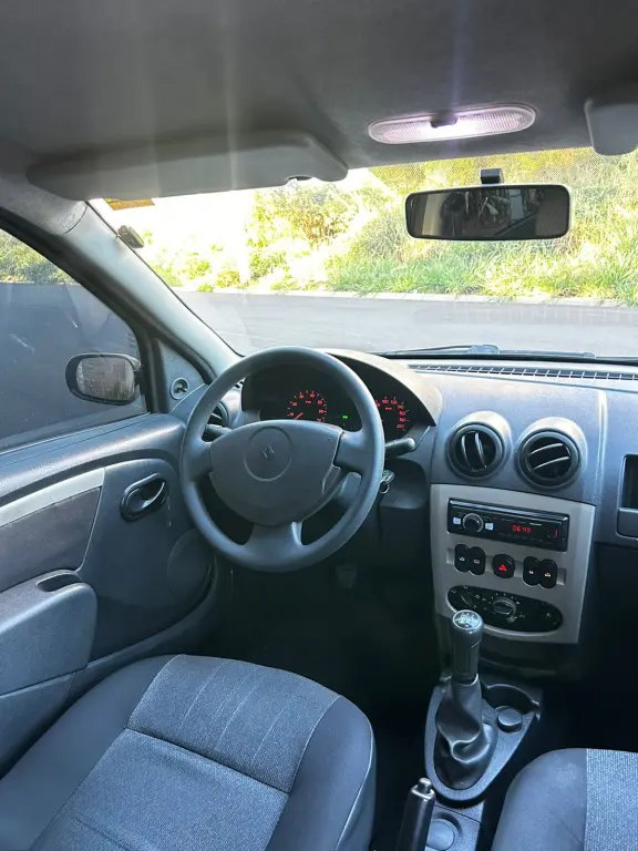 RENAULT Logan - Foto