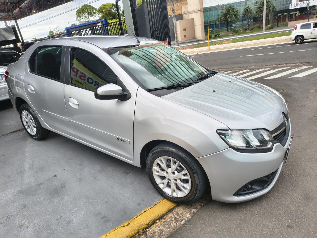 RENAULT Logan - Foto