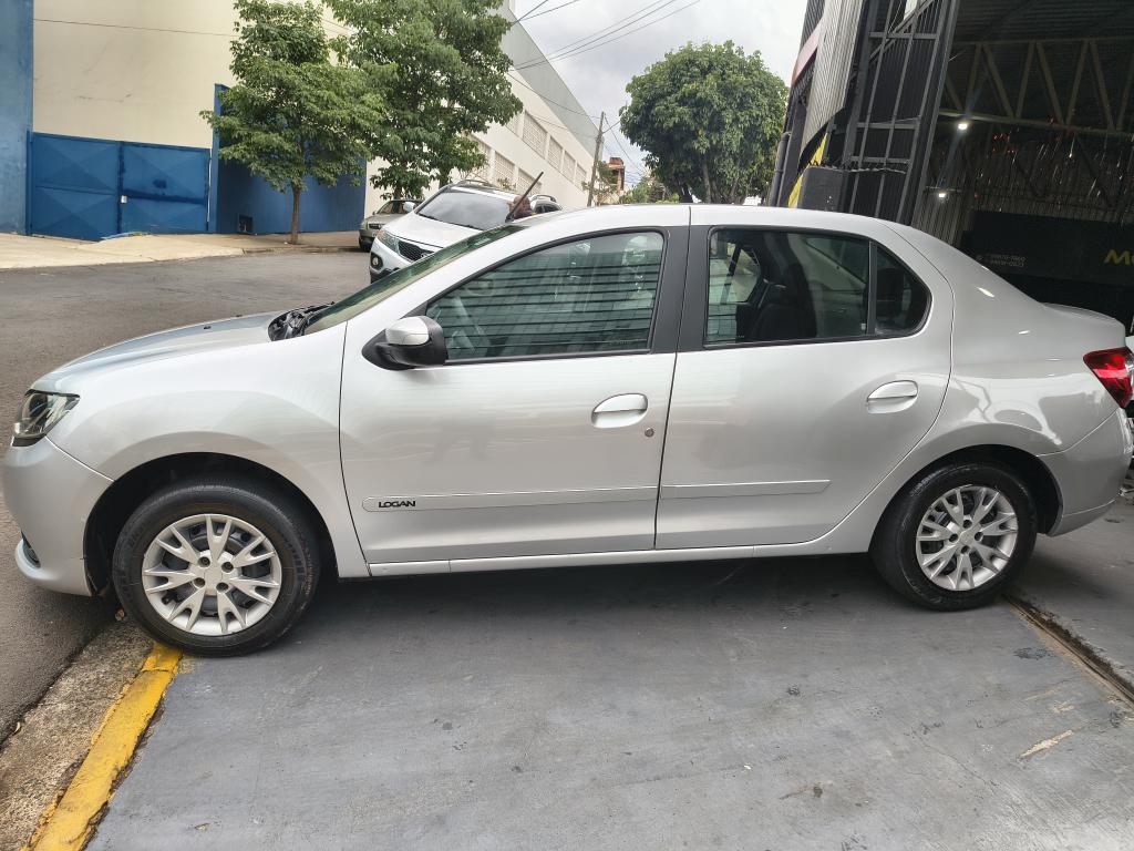 RENAULT Logan - Foto