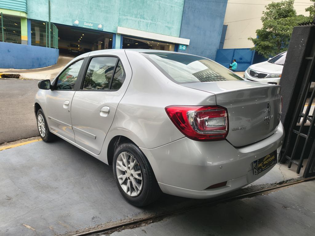 RENAULT Logan - Foto