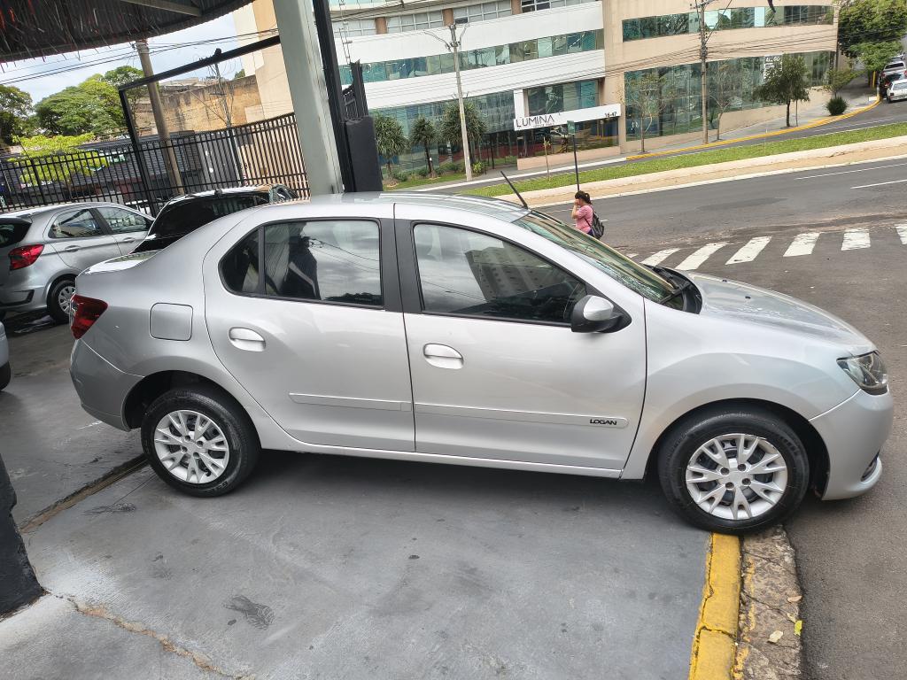 RENAULT Logan - Foto
