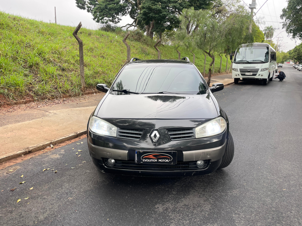 RENAULT Megane Grand Tour - Foto