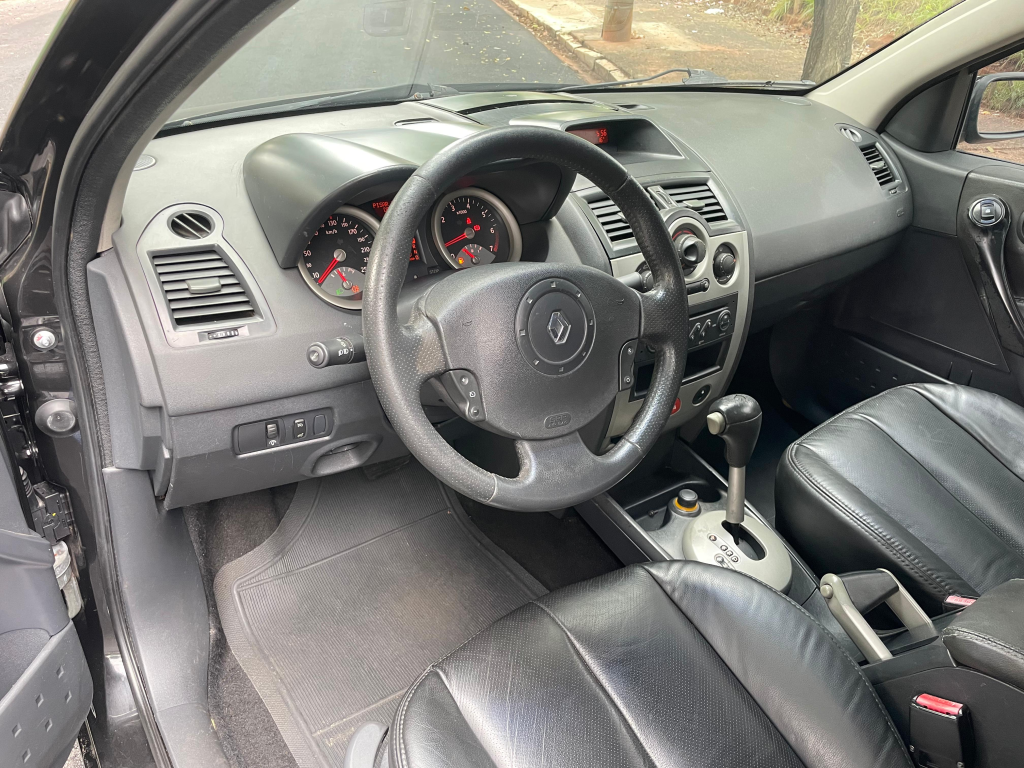 RENAULT Megane Grand Tour - Foto