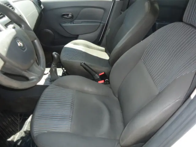 RENAULT Sandero - Foto