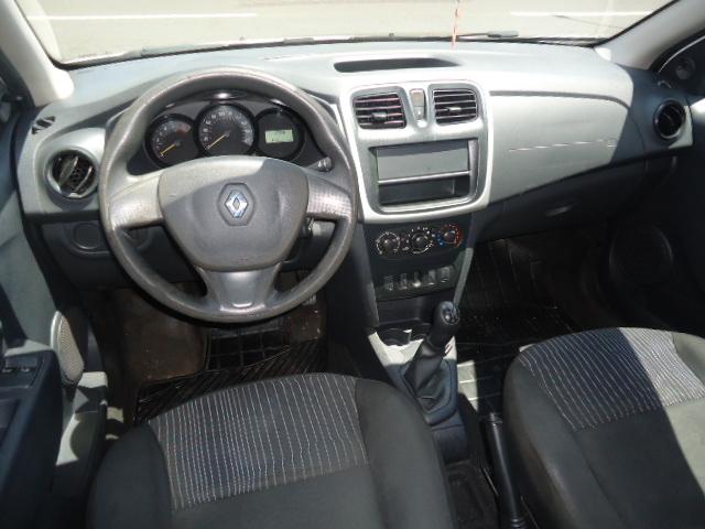 RENAULT Sandero - Foto