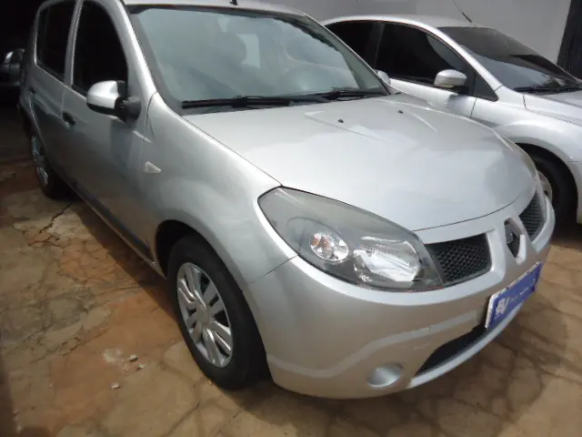 RENAULT Sandero - Foto