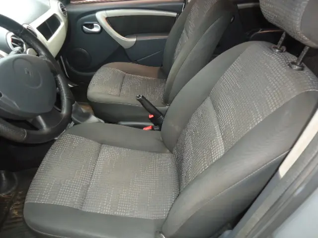 RENAULT Sandero - Foto