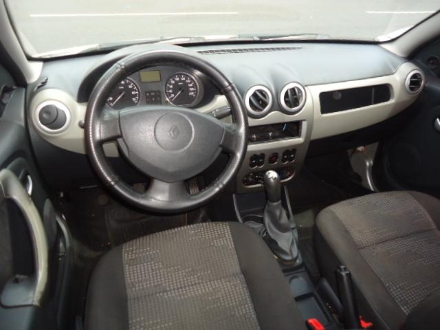 RENAULT Sandero - Foto