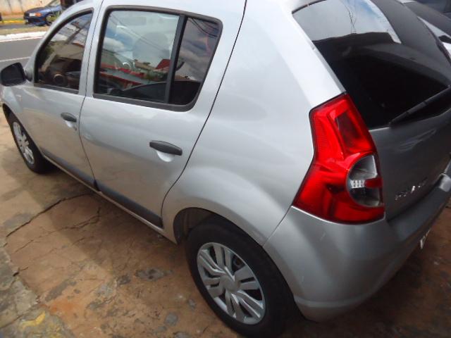 RENAULT Sandero - Foto