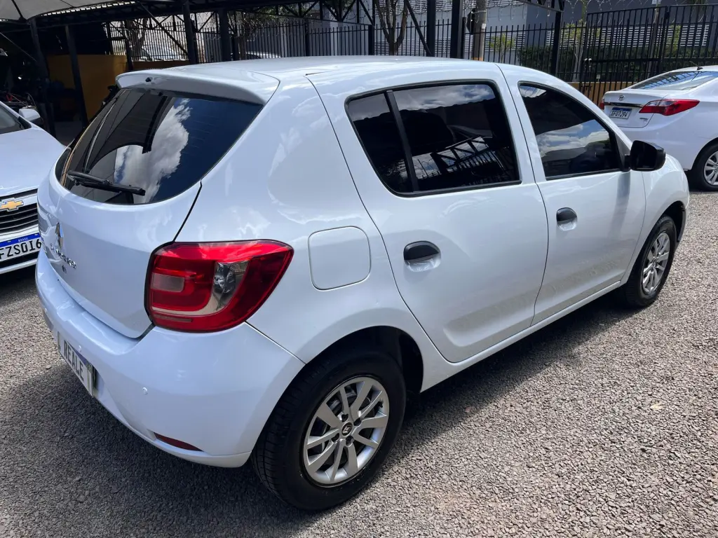 RENAULT Sandero - Foto