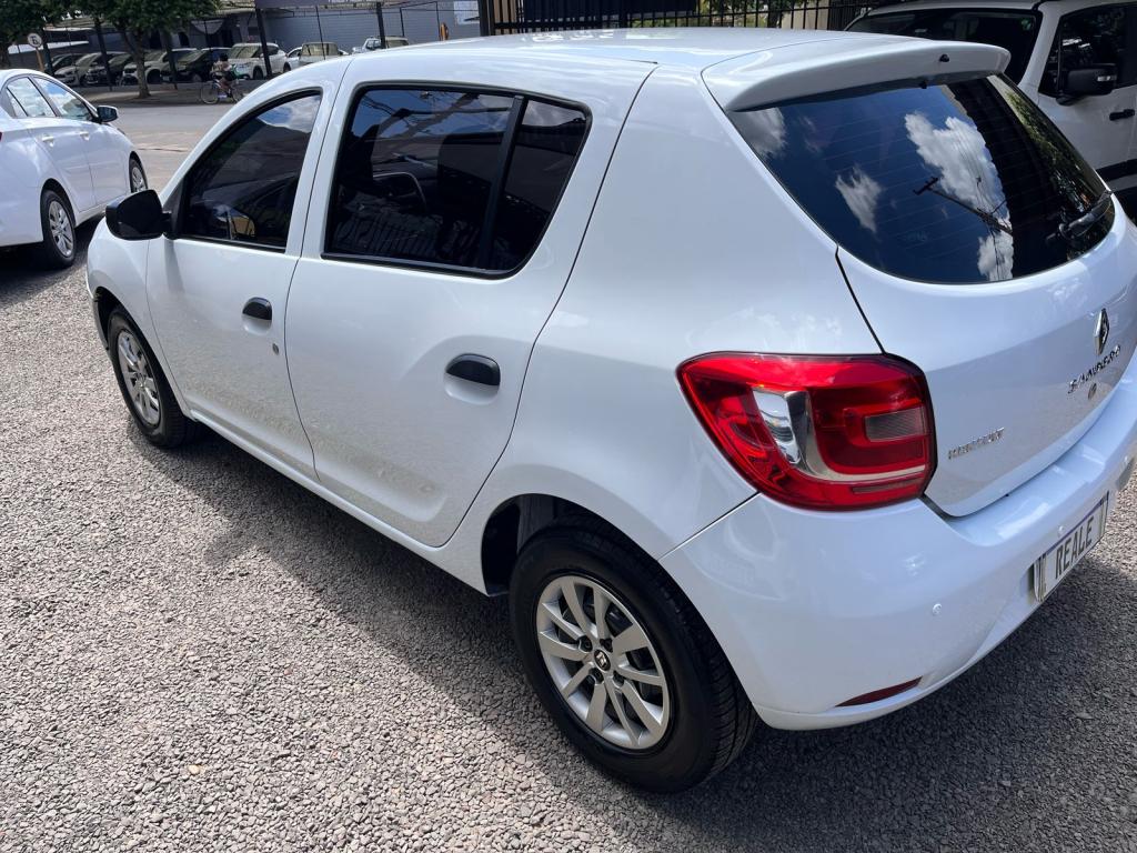 RENAULT Sandero - Foto