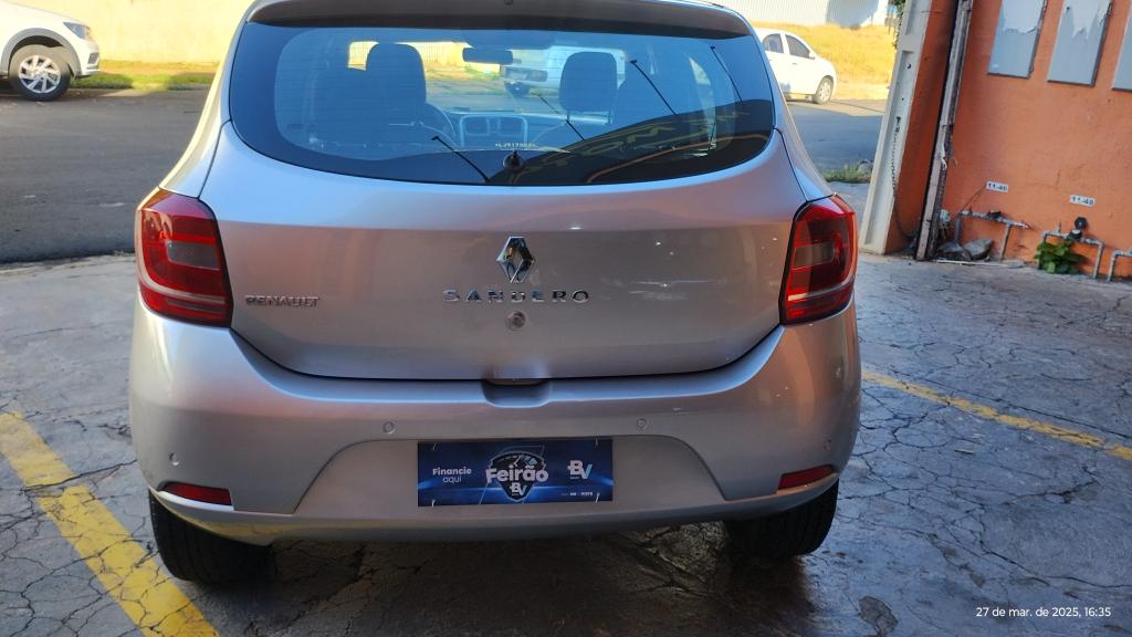 RENAULT Sandero - Foto