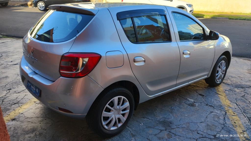 RENAULT Sandero - Foto