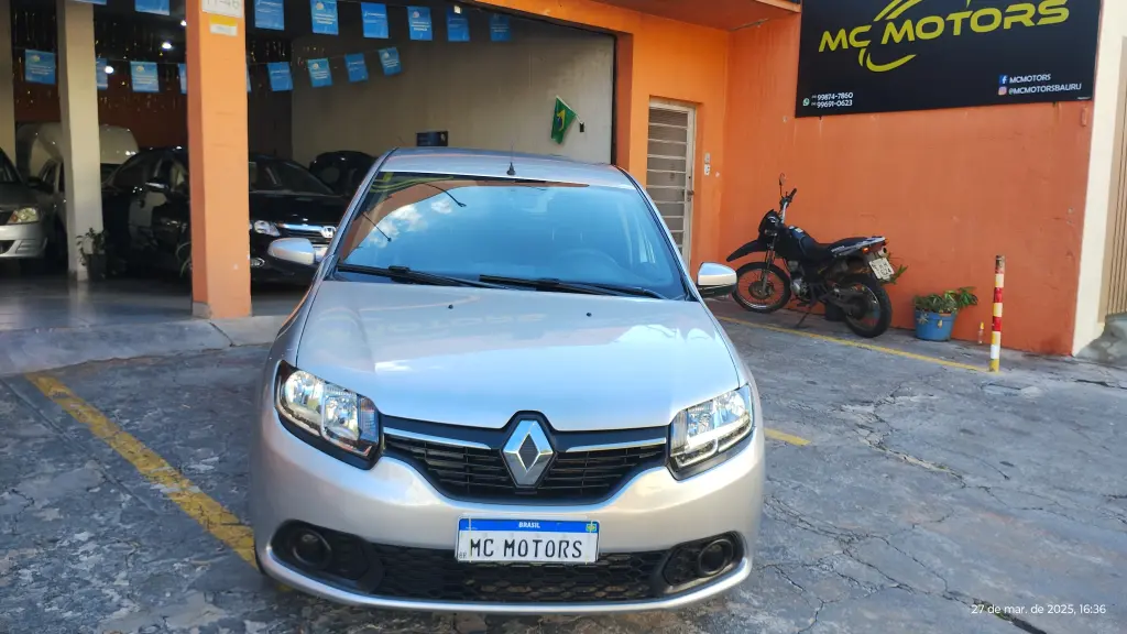 RENAULT Sandero - Foto