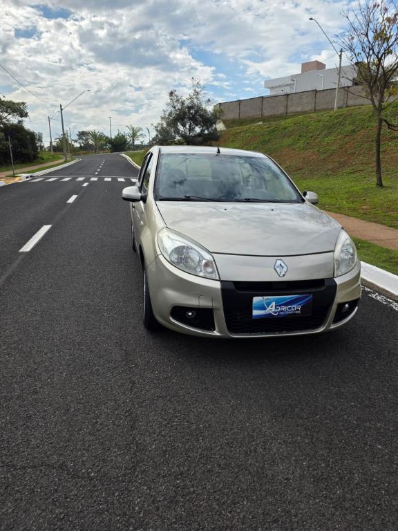 RENAULT Sandero - Foto