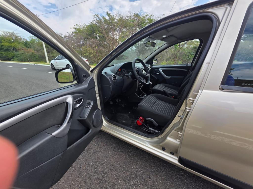 RENAULT Sandero - Foto