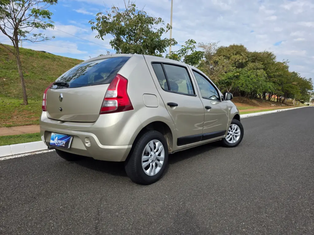 RENAULT Sandero - Foto