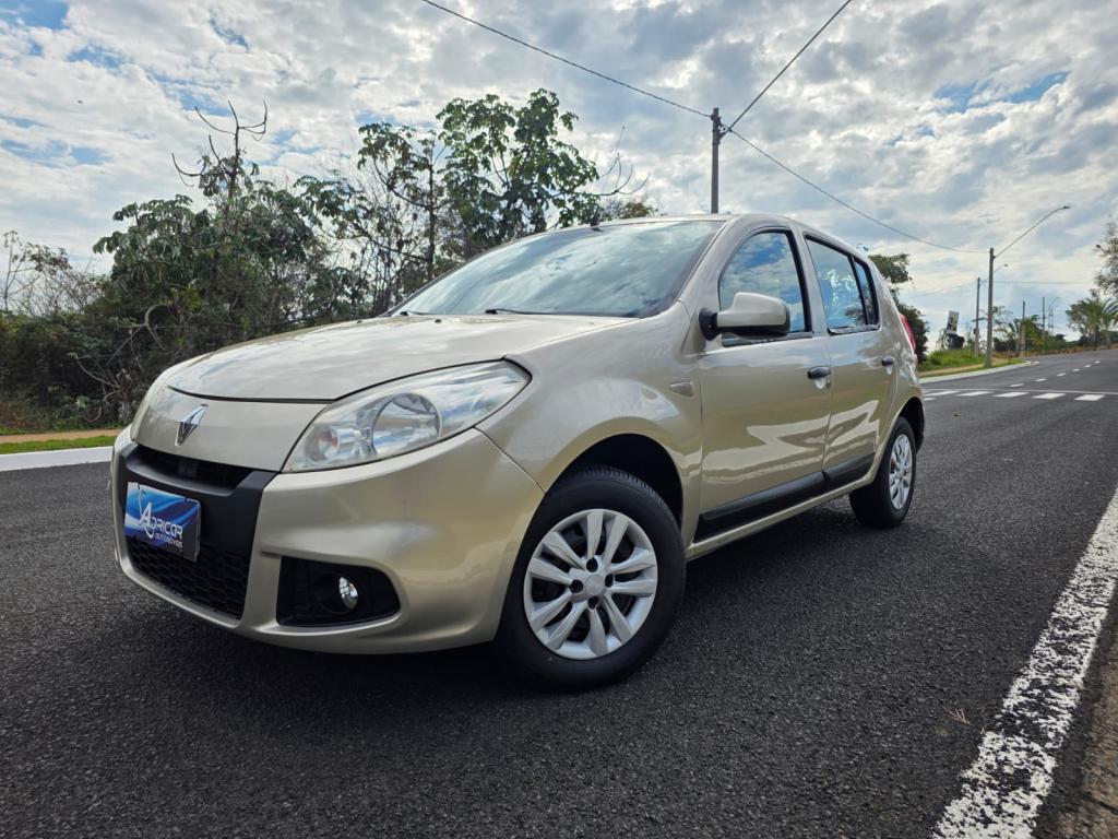 RENAULT Sandero - Foto
