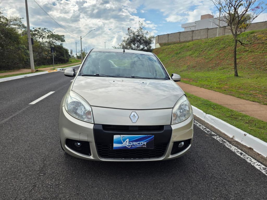 RENAULT Sandero - Foto
