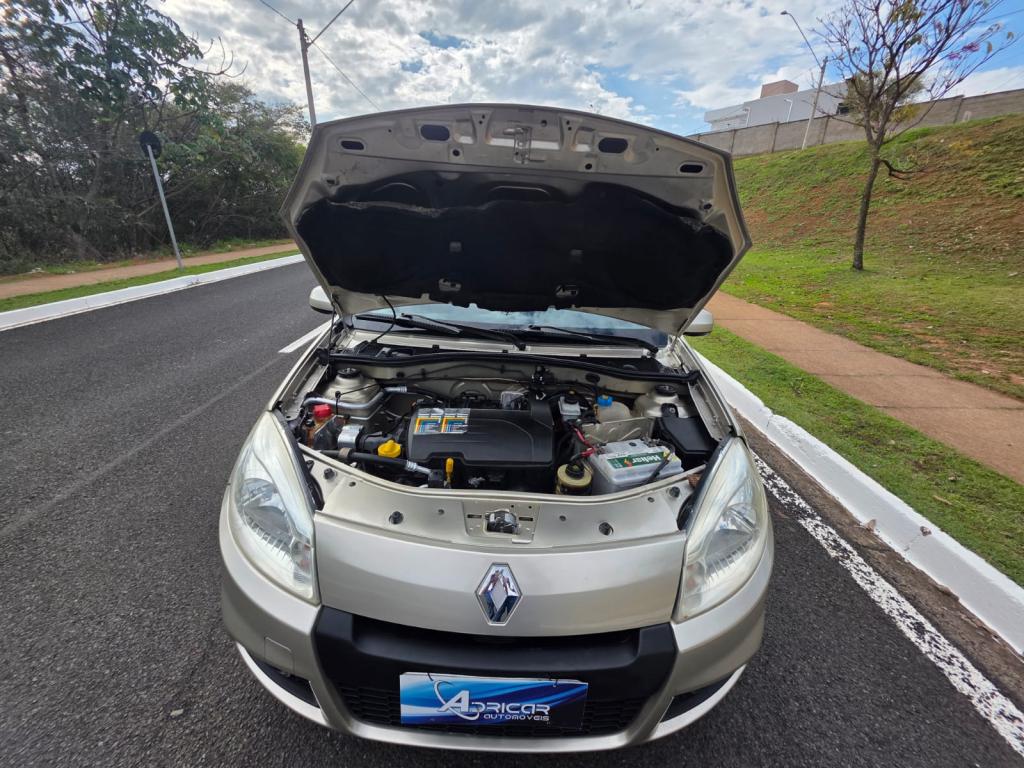 RENAULT Sandero - Foto