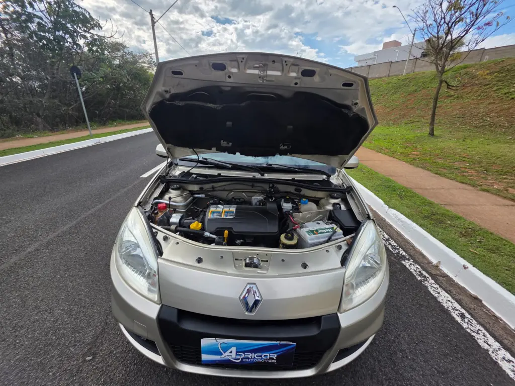 RENAULT Sandero - Foto