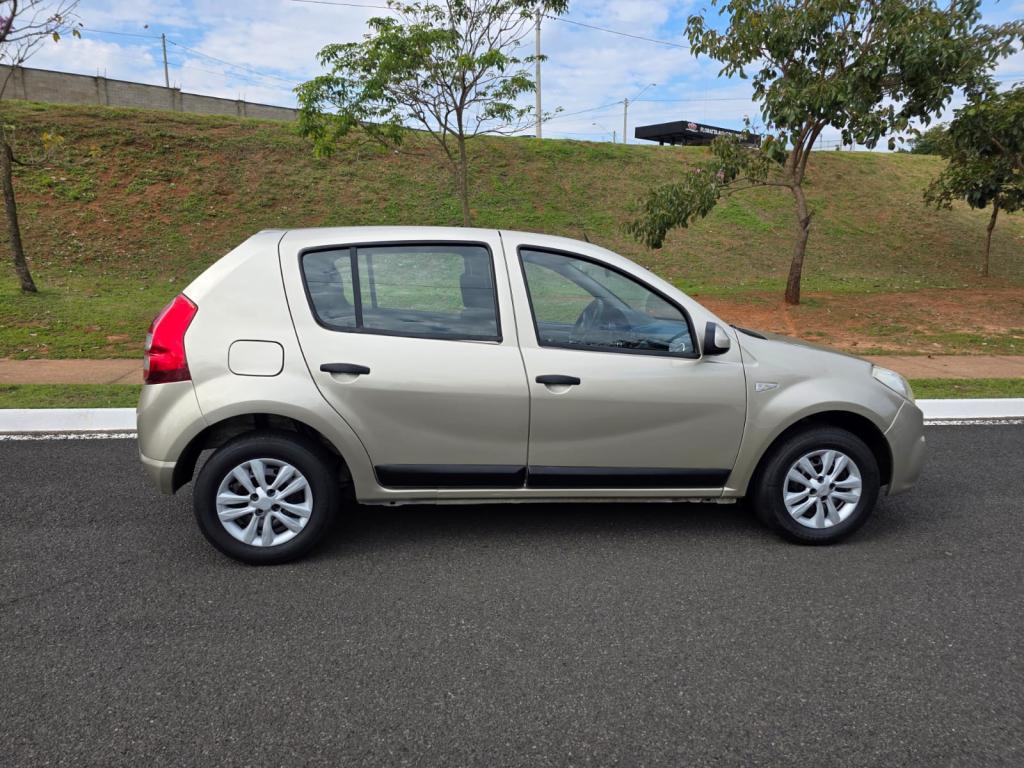 RENAULT Sandero - Foto