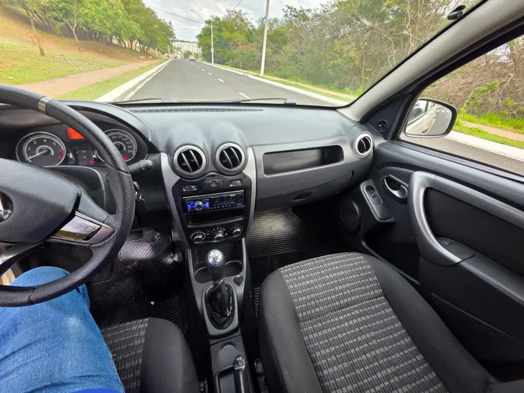 RENAULT Sandero - Foto