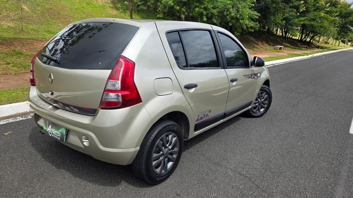 RENAULT Sandero - Foto