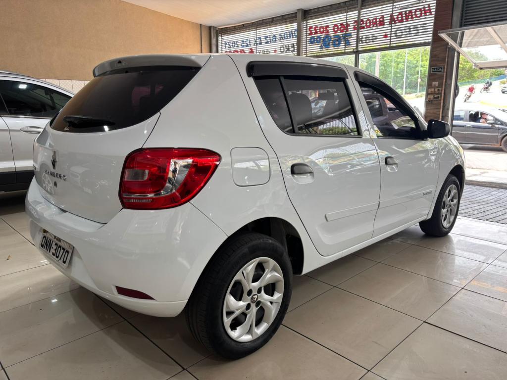 RENAULT Sandero - Foto