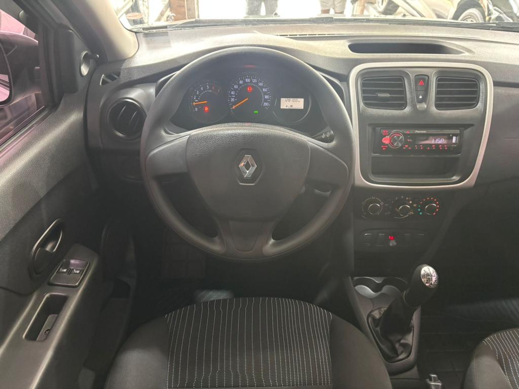 RENAULT Sandero - Foto