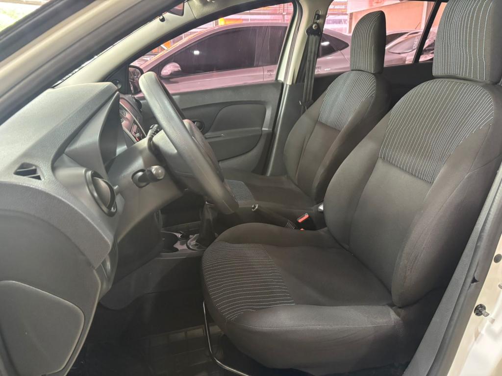 RENAULT Sandero - Foto