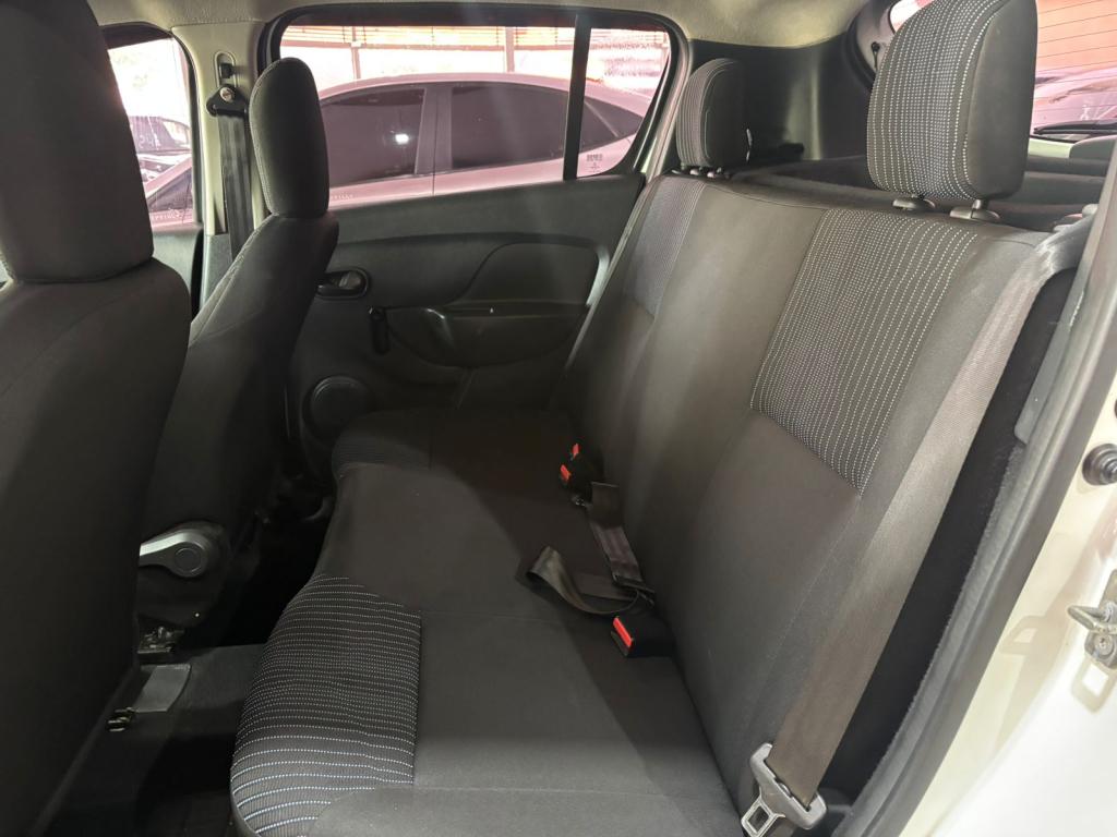 RENAULT Sandero - Foto